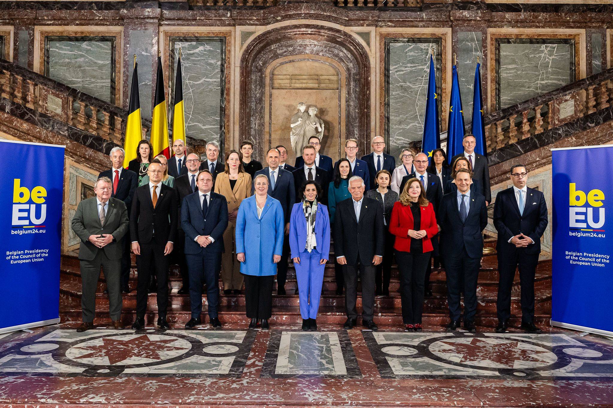 Мария Габриел участва в 50-ото издание на срещата на министрите на външните работи 
